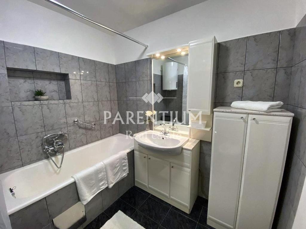 Apartment Ronaldo Πόρετς Εξωτερικό φωτογραφία
